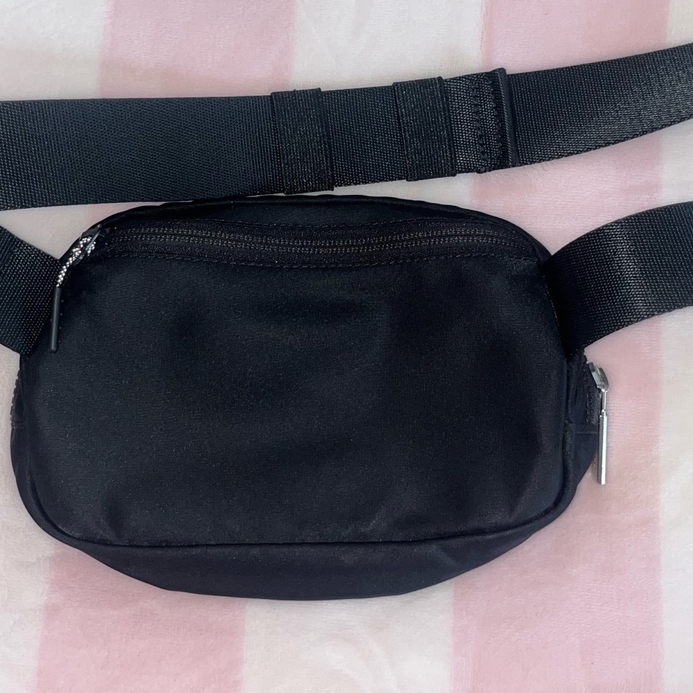 Lululemon Everywhere Belt Bag 1L - Picture 14 of 16